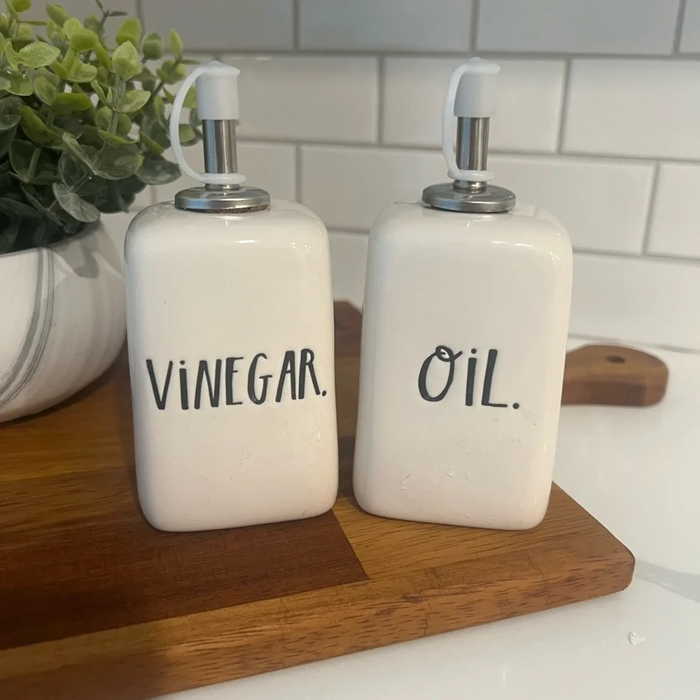 Cute Rae Dunn VINEGAR .& OIL.